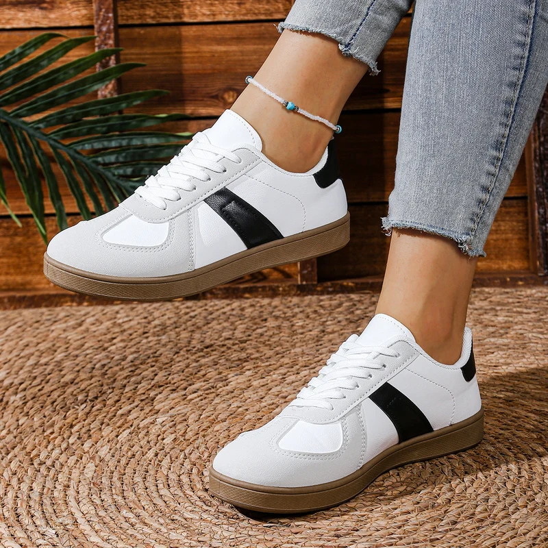 Damen Sneakers mit glänzenden Akzenten und bequemem Fußbett
