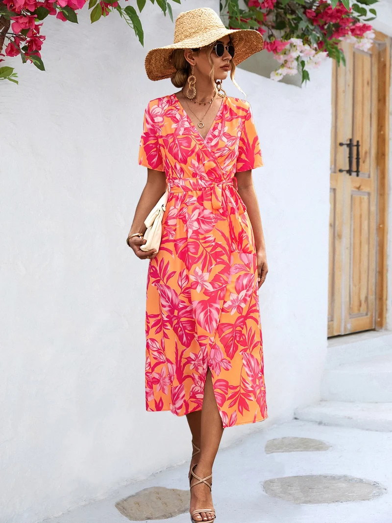 Damen Wickelkleid im floralen Design mit eleganten Rüschendetails