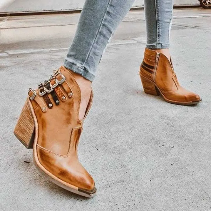 Nord Taschen | Stiefel mit Nieten und Klobigem Schnallenverschluss