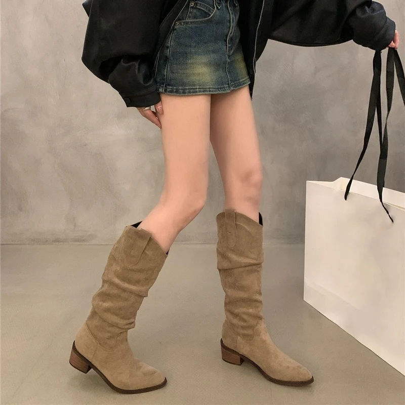 Damen Hohe Wildleder-Stiefel mit elegantem Design