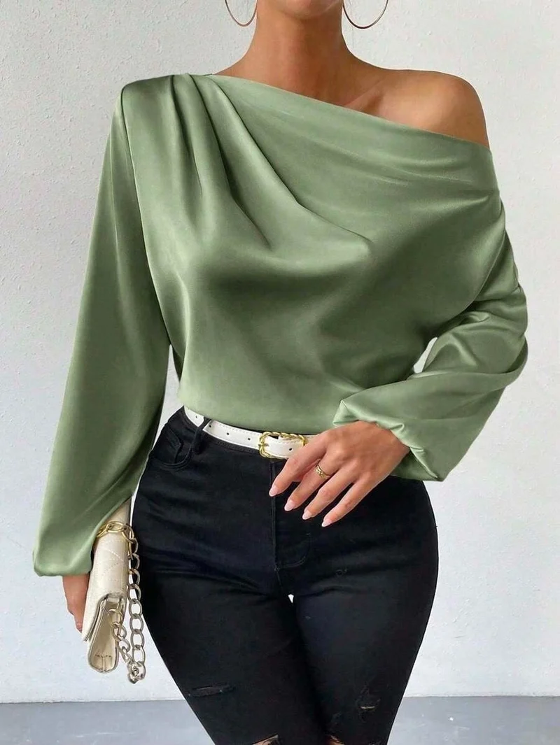 Damen Satin-Oberteil mit asymmetrischem Ausschnitt und fließendem Schnitt