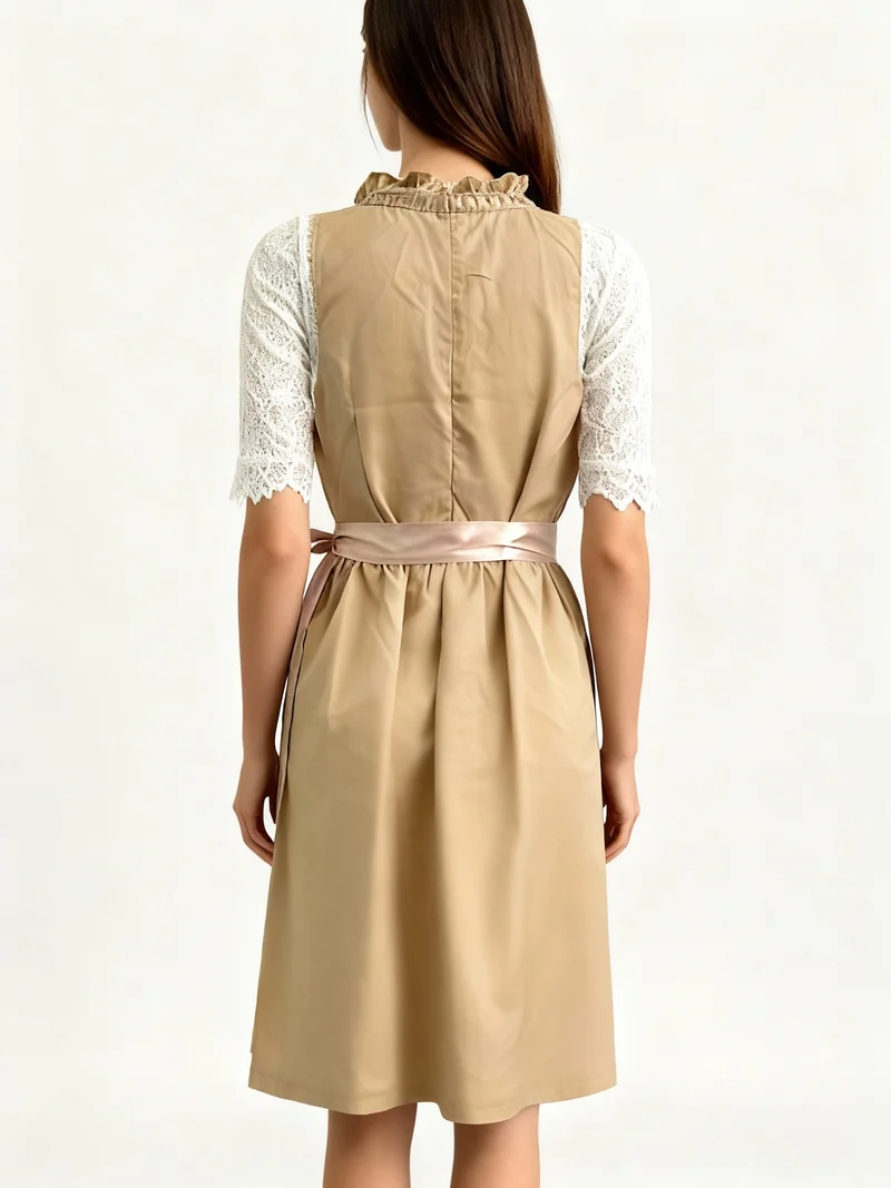 Tracht für Damen mit Schürze und Bluse