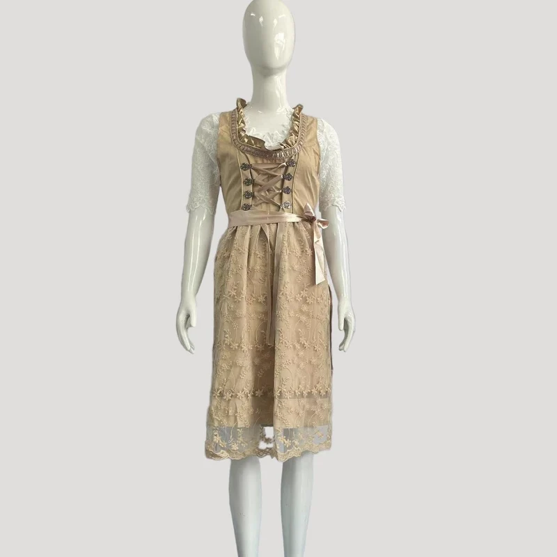 Tracht für Damen mit Schürze und Bluse