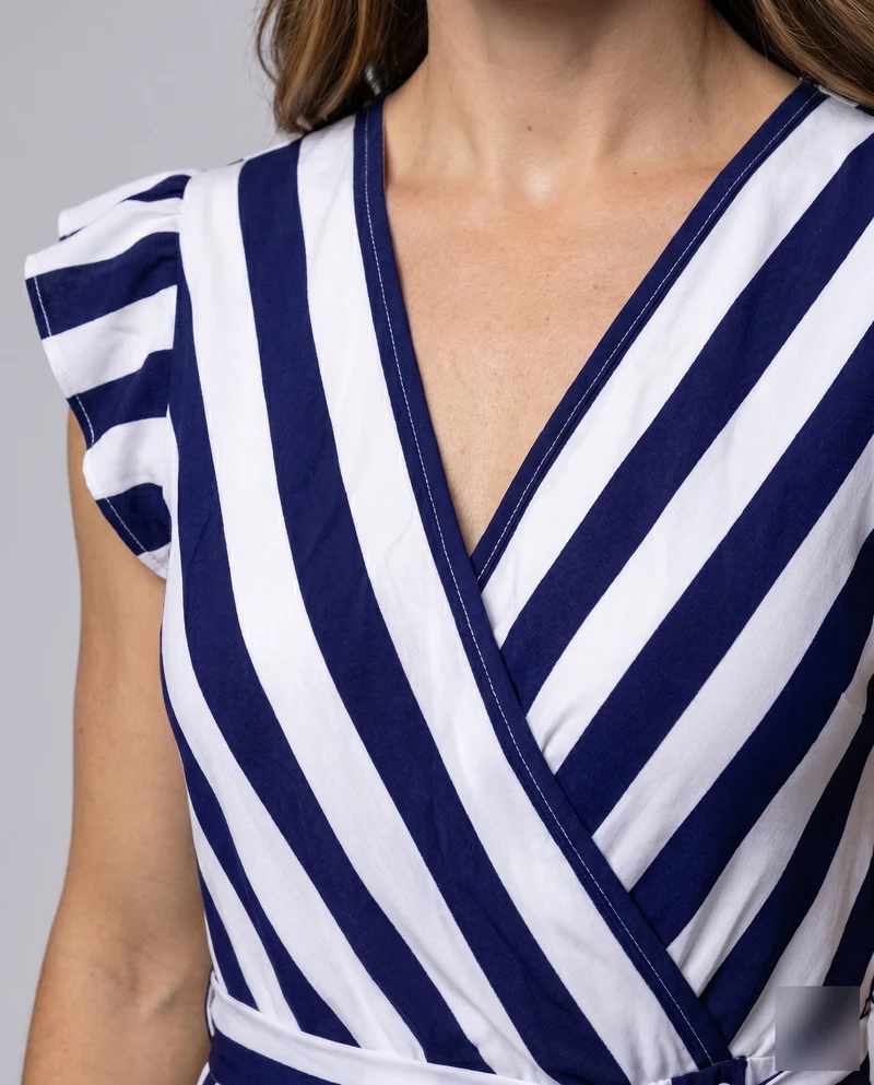 Damen Maxikleid mit Wickeloptik und Rüschenärmeln Nord Taschen
