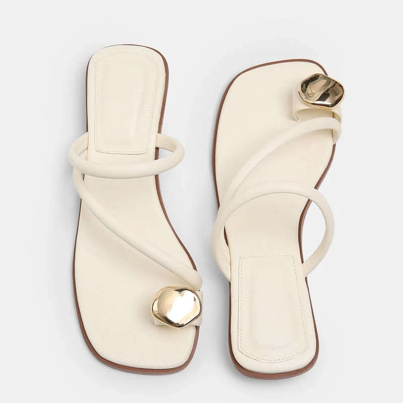 Damen Zehentrenner-Sandalen mit elegantem Riemendesign und goldfarbenem Akzent