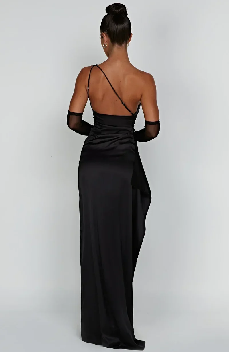 Damen-Maxikleid aus Satin mit einer Schulter und Plissee